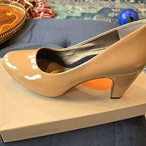 Easy Spirit Tan Patent Mid-Heel Pump